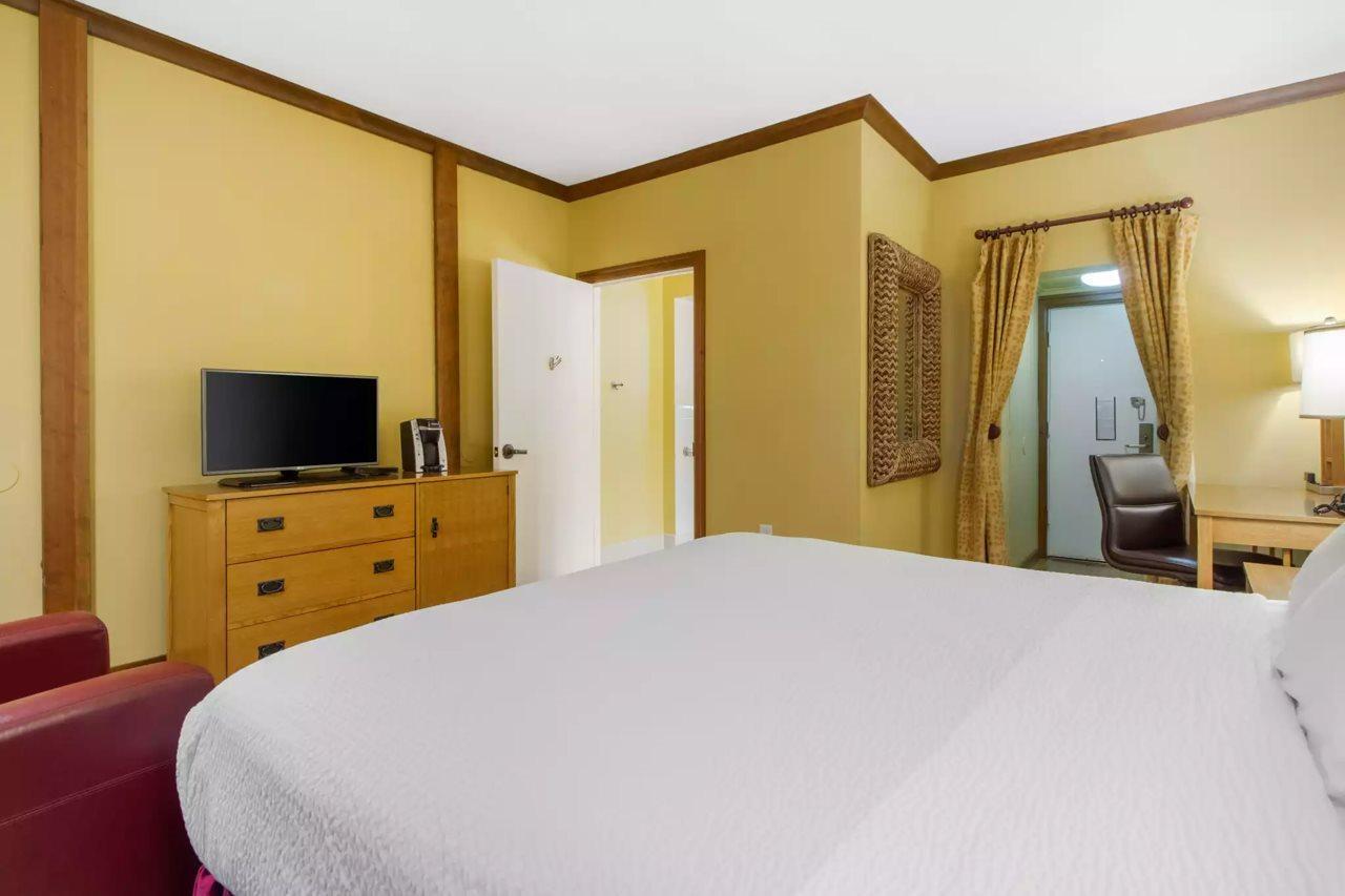 Inn Marin And Suites, Ascend Hotel Collection Novato Exterior photo